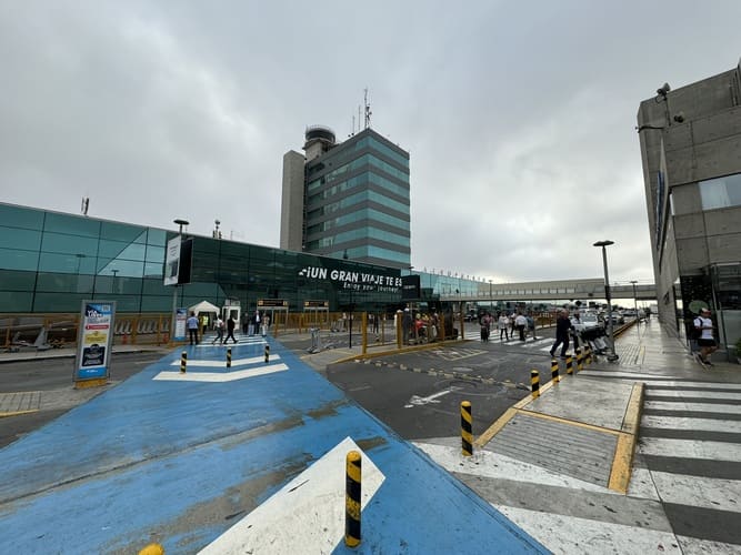 Aeropuerto de Lima foto por Vmzp85 WIKIPEDIA