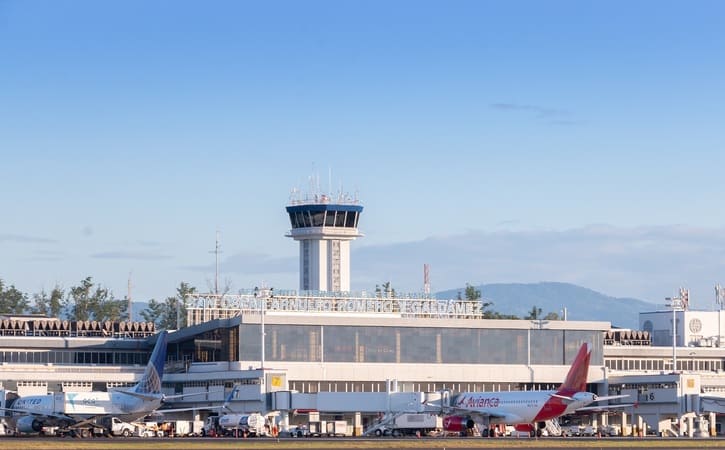 AEROPUERTO INTERNACIONAL DE EL SALVADOR FOTO POR CEPA SV WIKIPEDIA 1