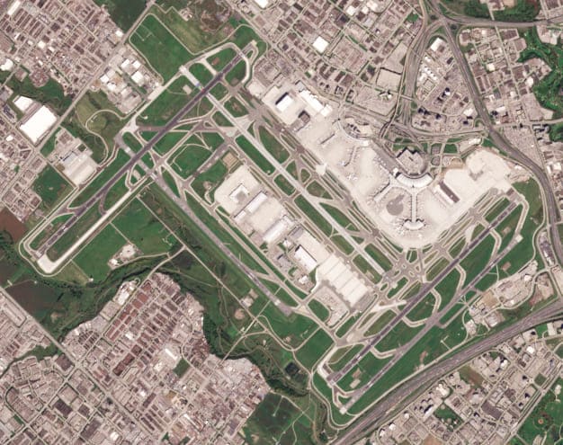 Toronto Airport foto por Copernicus Sentinel 2 ESA WIKIPEDIA