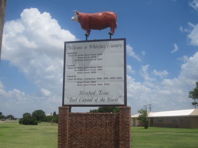 Hereford TX welcome sign photo by Billy Hathorn WIKIPEDIA 1